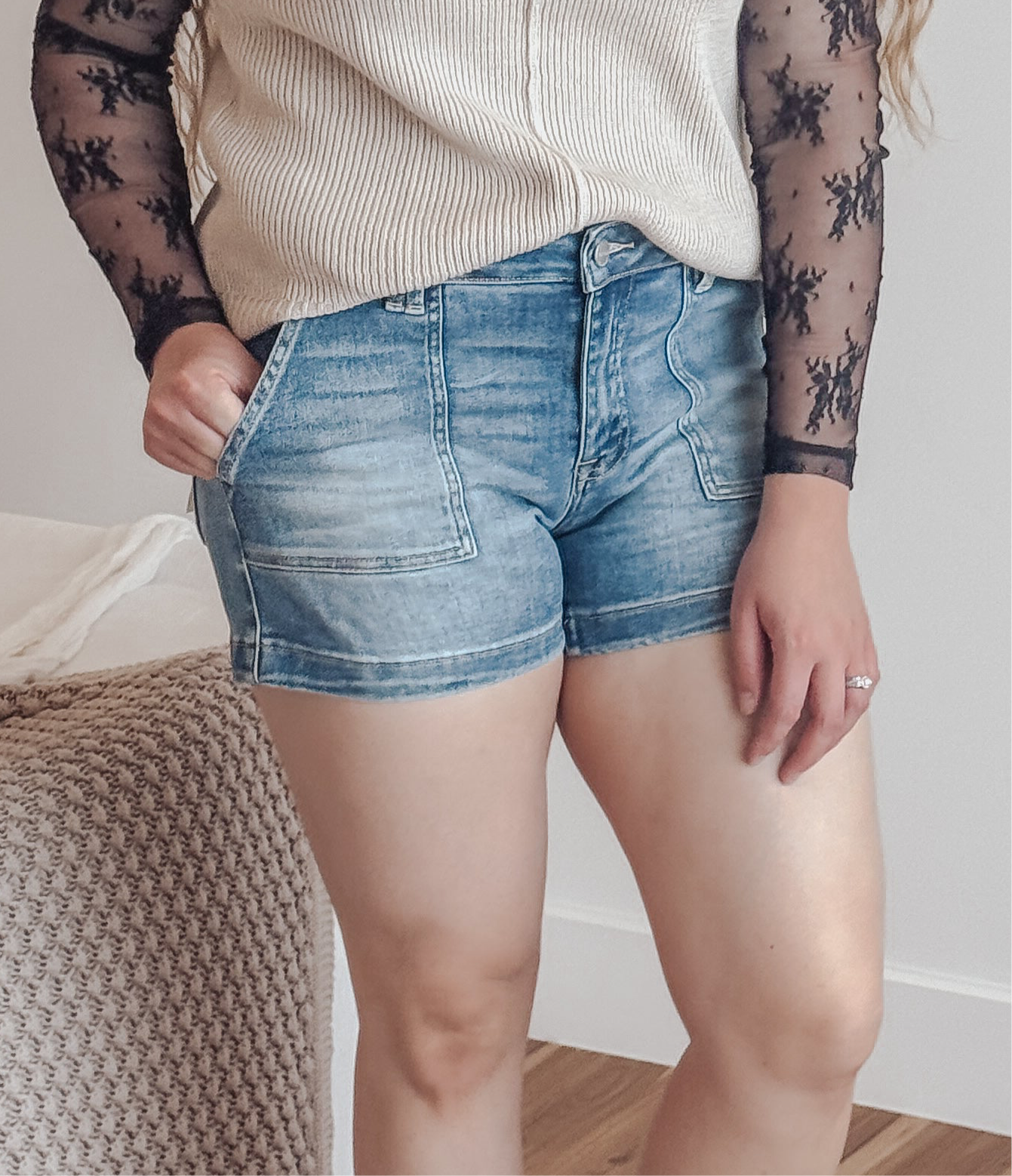 Risen Low Rise Patched Pocket Shorts - Medium Wash