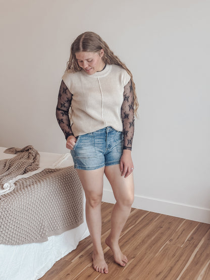 Risen Low Rise Patched Pocket Shorts - Medium Wash