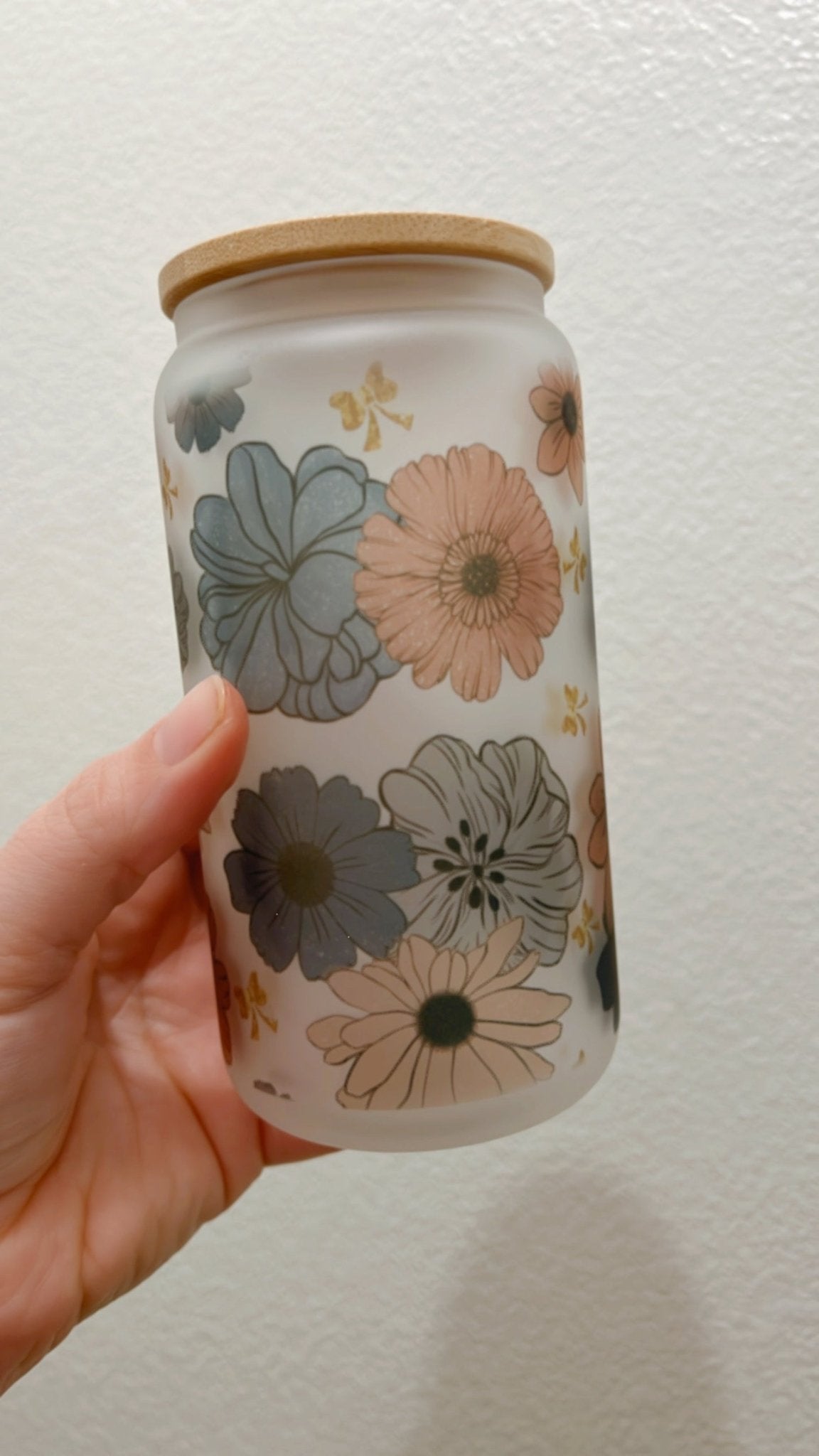 Retro Blue Floral 16oz Glass Can Cup - Emma K Designs